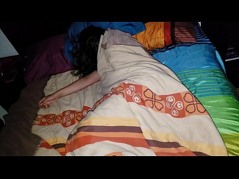 ❤️ Anak tiri berating ibu tiriné enom nalika dheweke turu. ❌ Saru keras ing jv.naughtyhentai.ru ❌️